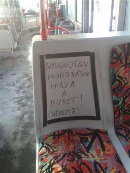 kár volt a graffiti mintás párnákért